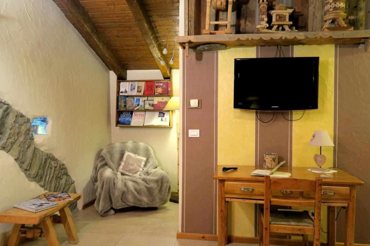 Romantica Suite Con Vasca Idromassaggio Aosta Exterior photo